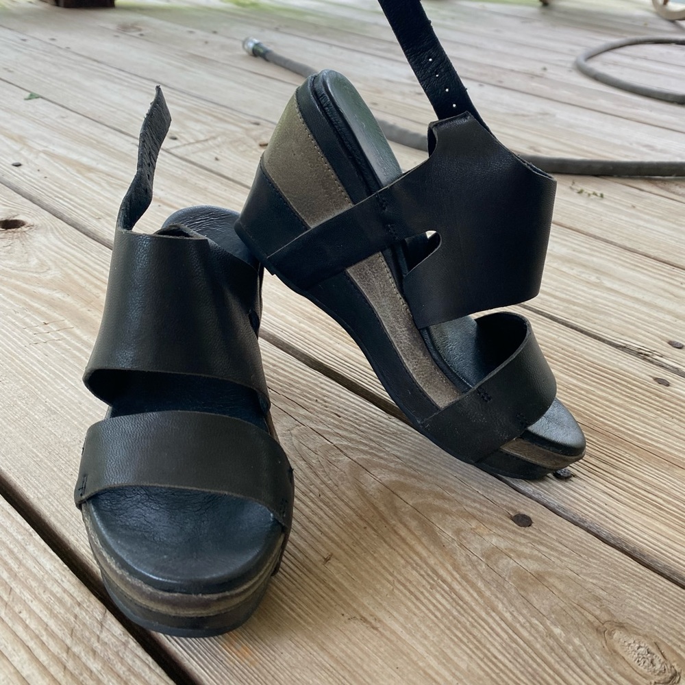 Antelope wedge shoe
